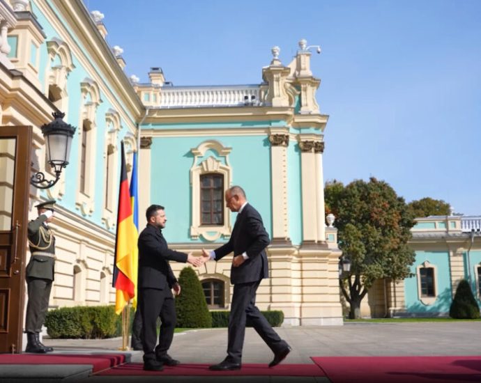 “mr-putin,-put-an-end-to-this-senseless-war”:-merz-in-kyiv,-with-e1-billion-in-military-aid