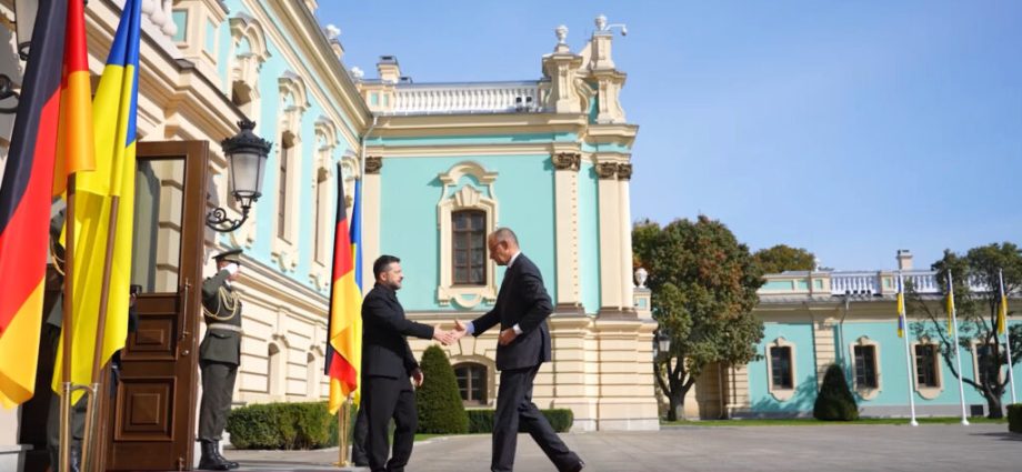 “mr-putin,-put-an-end-to-this-senseless-war”:-merz-in-kyiv,-with-e1-billion-in-military-aid