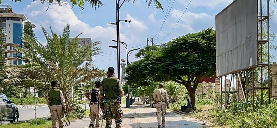 ethiopia’s-forces-retake-mekelle-amid-renewed-tigray-fighting