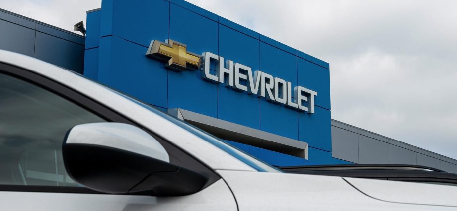 General Motor Q3 sales drop 5.5%, while Toyota buoyed by EVs, hybrids