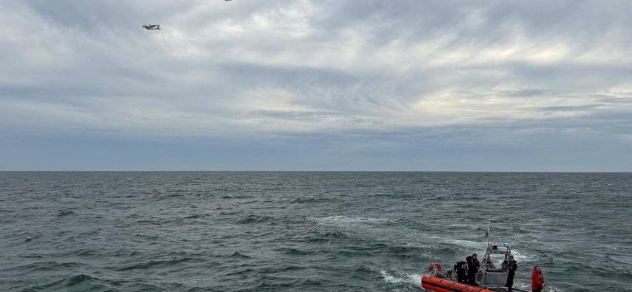 us-coastguard-suspends-search-for-six-on-board-crashed-medical-jet