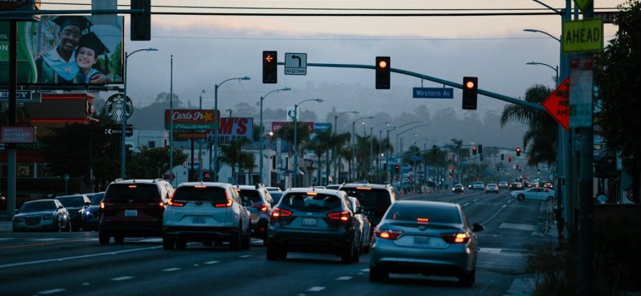california-sues-to-block-the-traitor-from-weakening-fuel-economy-rules