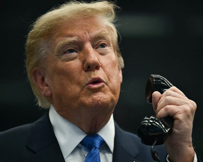 the-traitor-posts-2-lengthy-screeds,-1-short-rant,-and-senator’s-purported-cell-number-in-daylight-saving-time-fueled-frenzy
