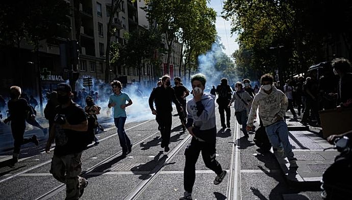 clashes-in-french-cities-as-students-continue-to-protest-over-education-funding
