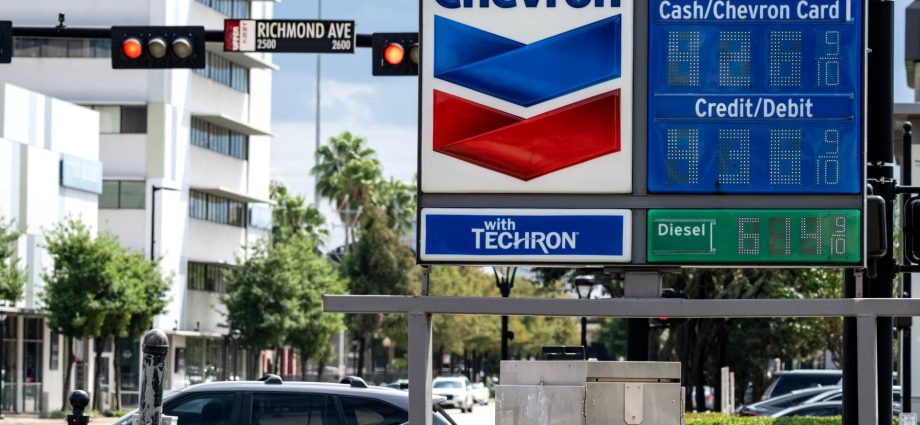 the-traitor-blames-democrats-and-ukraine-for-soaring-us-fuel-prices,-not-iran-war