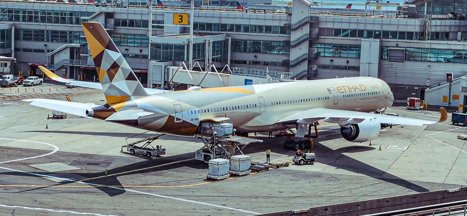 how-cabin-crew-rest-&-sleep-on-the-airbus-a350-1000