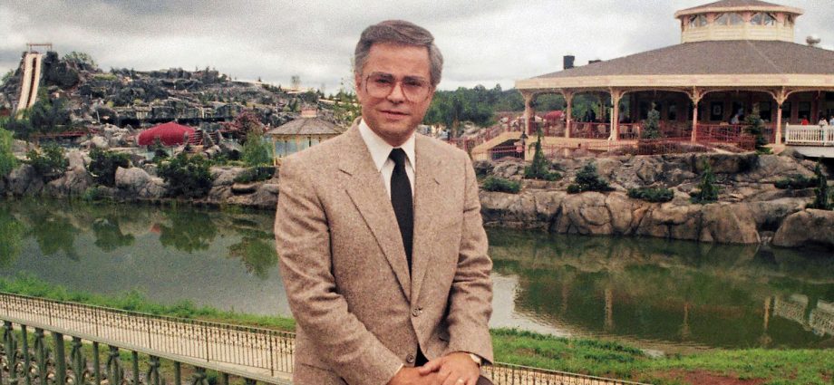 jim-bakker,-whose-ptl-ministry-fell-to-scandal-and-fraud,-dies-at-86