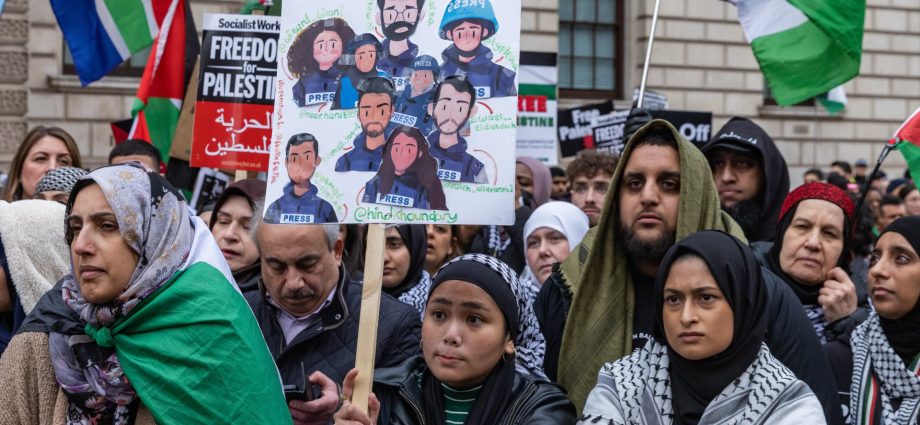 how-palestinian-reporters-defied-israel’s-genocide-to-redefine-journalism