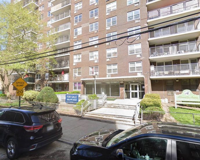 woman-dead,-baby-critically-injured-after-plunging-from-bronx-apartment;-police-seek-ex-boyfriend