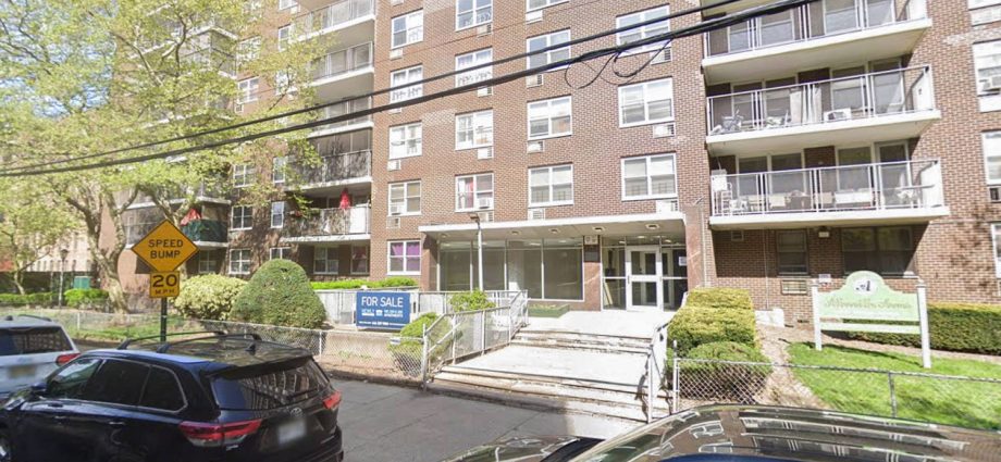 woman-dead,-baby-critically-injured-after-plunging-from-bronx-apartment;-police-seek-ex-boyfriend