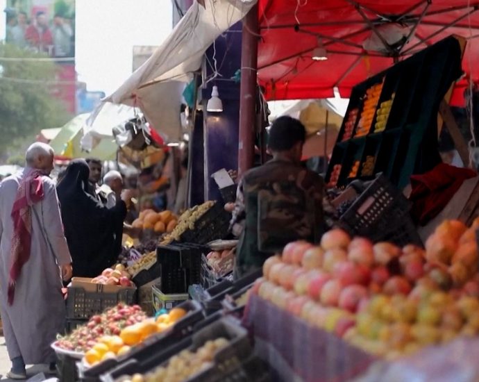 yemen’s-taiz-residents-fear-food-and-fuel-crisis-amid-fighting