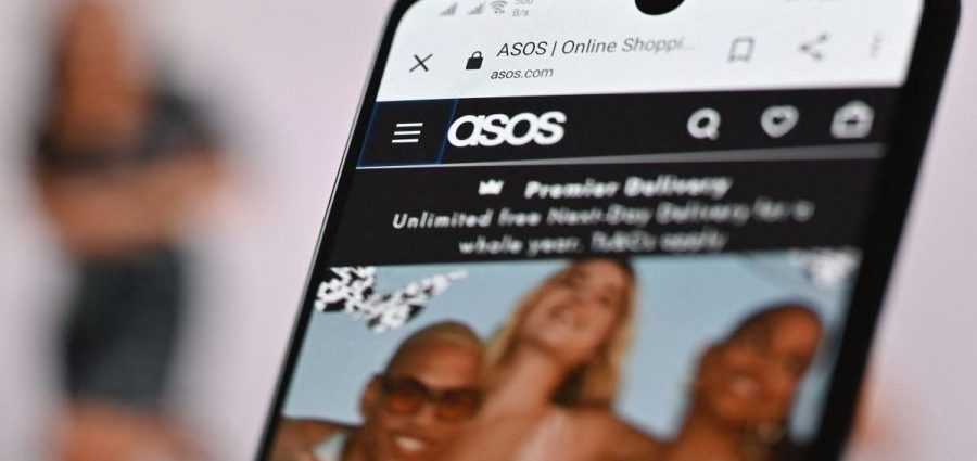 shoppers-of-popular-fashion-retailer-say-hackers-are-sending-them-messages-on-app