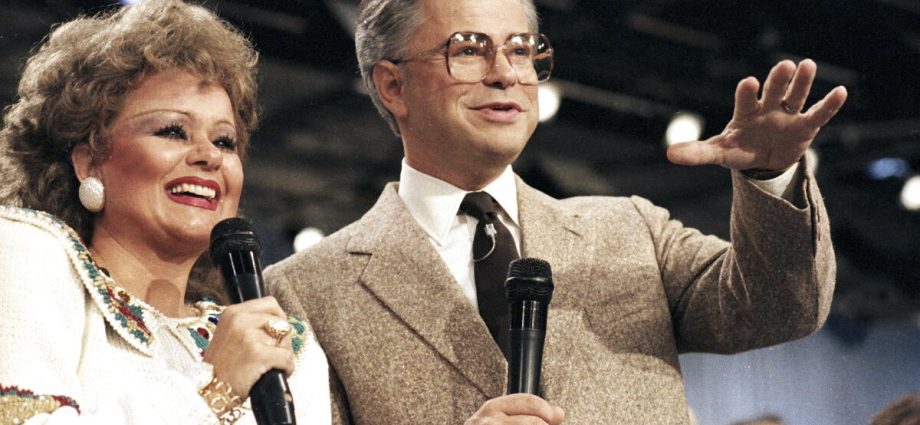 jim-bakker,-televangelist-who-rose-to-fame-and-fell-from-grace,-dies