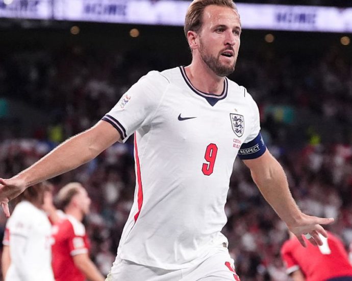 harry-kane-equals-england-record,-scores-twice-in-3-0-win-over-czechia
