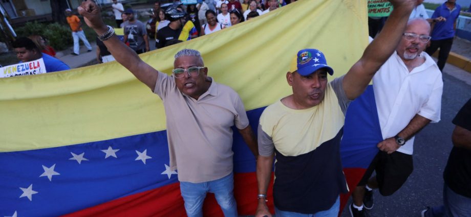 ‘we-are-desperate’:-venezuela’s-power-cuts-fuel-growing-public-anger