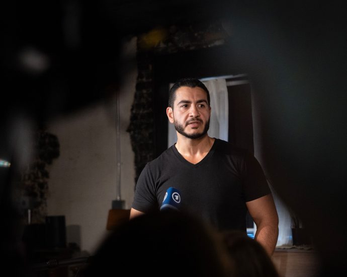 ‘mike-rogers-is-watching-you’:-new-ad-blitz-from-abdul-el-sayed-attacks-surveillance-support