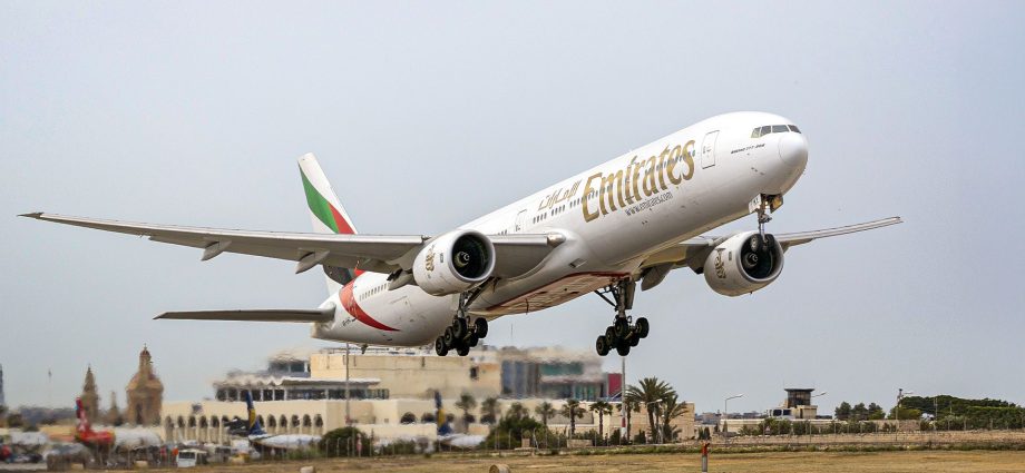 how-much-do-boeing-777-captains-at-the-world’s-top-6-operators-actually-earn-in-2026?