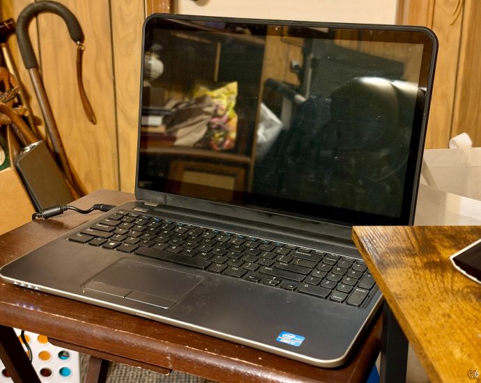 The only 2 Linux distros I recommend for laptops with 4GB of RAM