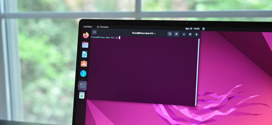 How to use diff3 on Linux to compare three files and resolve conflicts