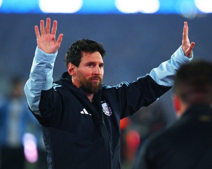 lionel-messi-plays-final-argentina-game-to-roaring-buenos-aires-farewell