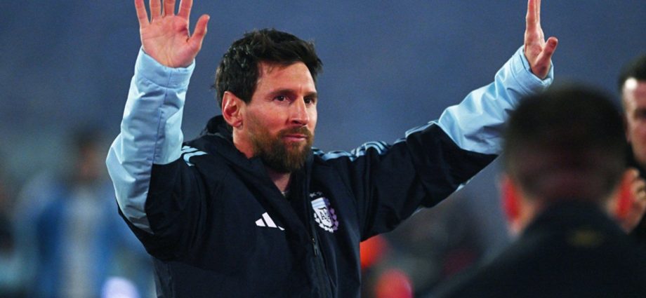 lionel-messi-plays-final-argentina-game-to-roaring-buenos-aires-farewell