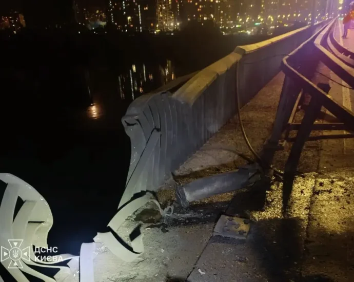 ukraine-adds-kyiv-trains,-prepares-pontoon-crossings-after-russian-bridge-attacks