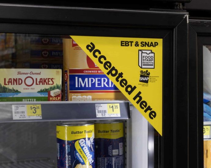 food-aid-enrollment-tanks-after-snap-rule-changes