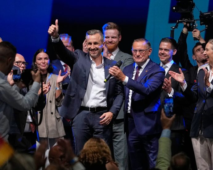 germany’s-merz-vows-to-fight-‘extremism’-after-afd,-far-left-election-gains