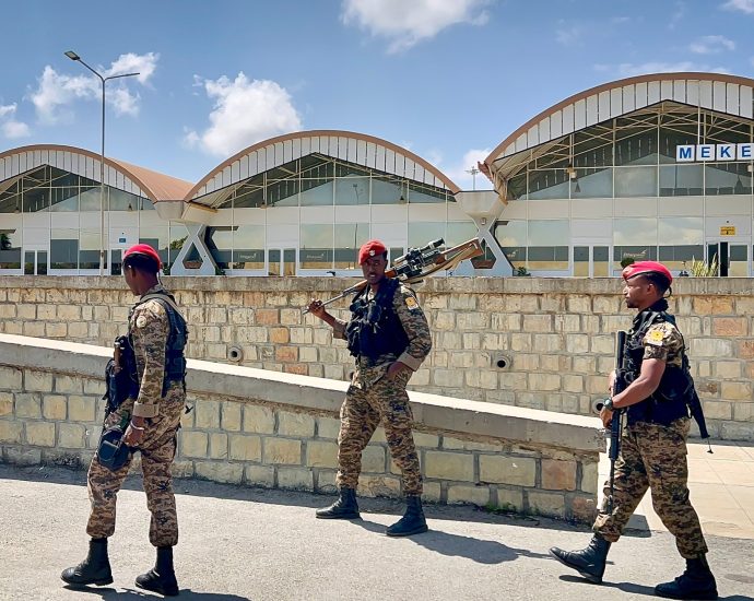 witnesses-spot-eritrean-troops-inside-northern-ethiopia-as-tensions-flare