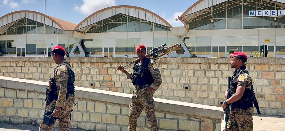 witnesses-spot-eritrean-troops-inside-northern-ethiopia-as-tensions-flare