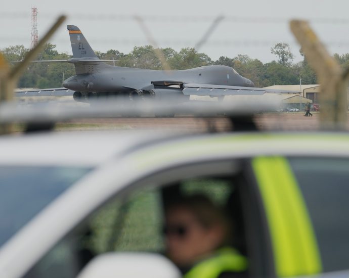 british-police-arrest-seventh-person-in-suspected-terror-plot-against-us-air-base