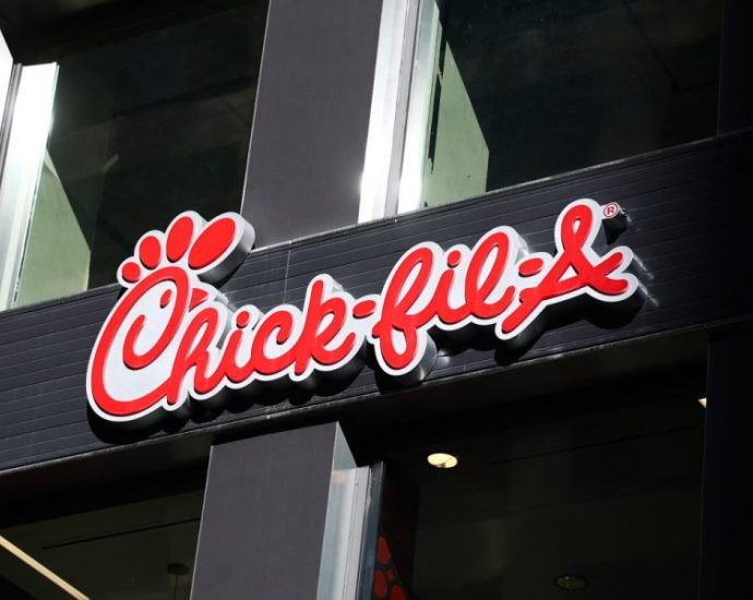 chick-fil-a-ceo-says-restaurants-will-not-utilize-ai-in-drive-thru