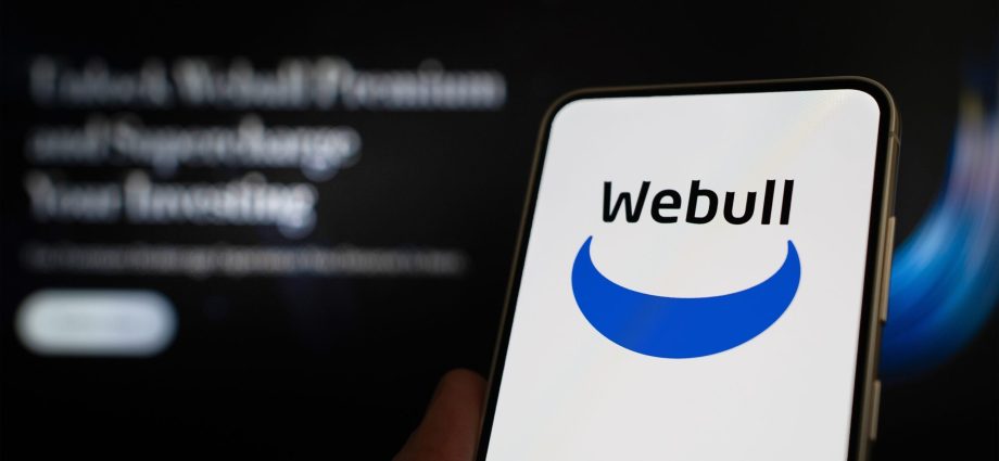 Webull Corporation (BULL) Stock: Drops 20% After House China Warning