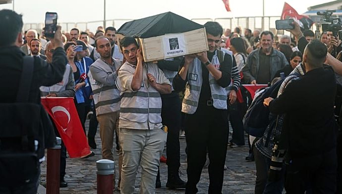protests-in-turkey’s-izmir-after-mayor-switches-to-erdogan’s-ak-party