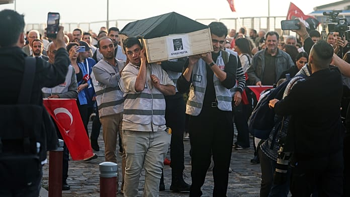 protests-in-turkey’s-izmir-after-mayor-switches-to-erdogan’s-ak-party