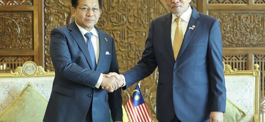 malaysia-pm-says-will-work-on-myanmar’s-asean-reintegration