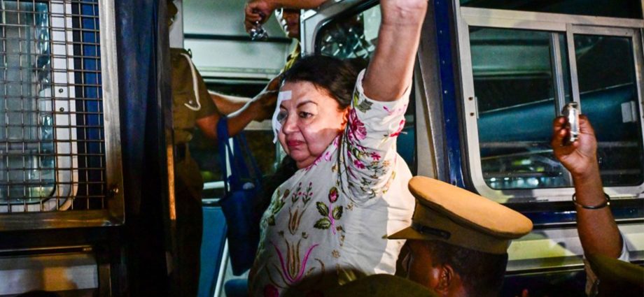 sri-lanka-arrests-ex-president-rajapaksa’s-wife-in-graft-case