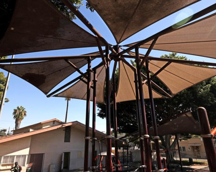 can-pop-up-shade-sails-and-tents-relieve-la.-in-blistering-heat-waves?