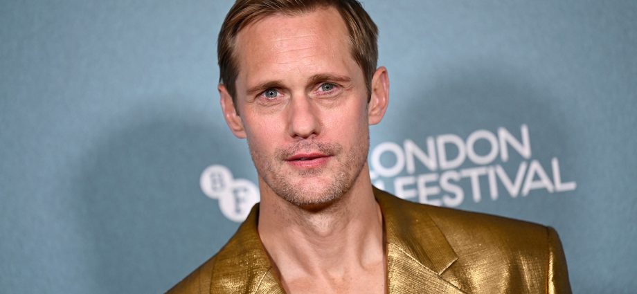 alexander-skarsgard’s-funky-footwear-has-people-talking-at-‘wicker’-premiere
