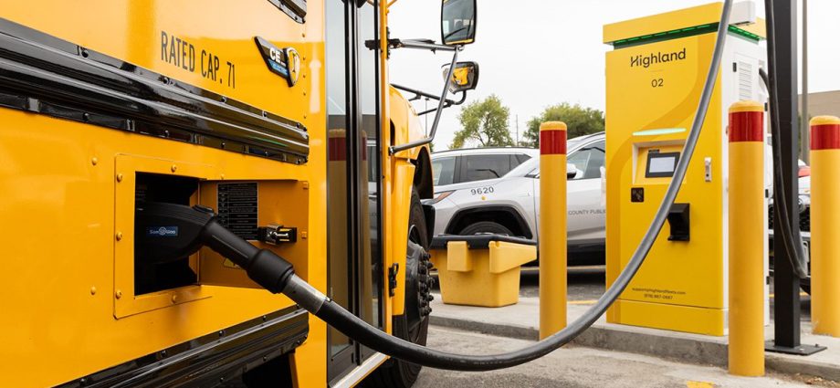 colorado-school-district-commissions-six-electric-school-buses-with-bidirectional-charging