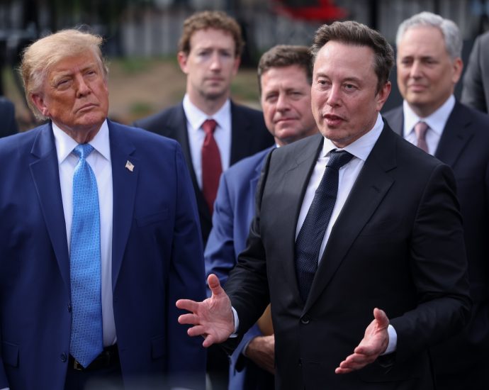 tech-leaders-embrace-the-traitor’s-“super-intelligence”-as-he-calls-critics-“the-enemy”