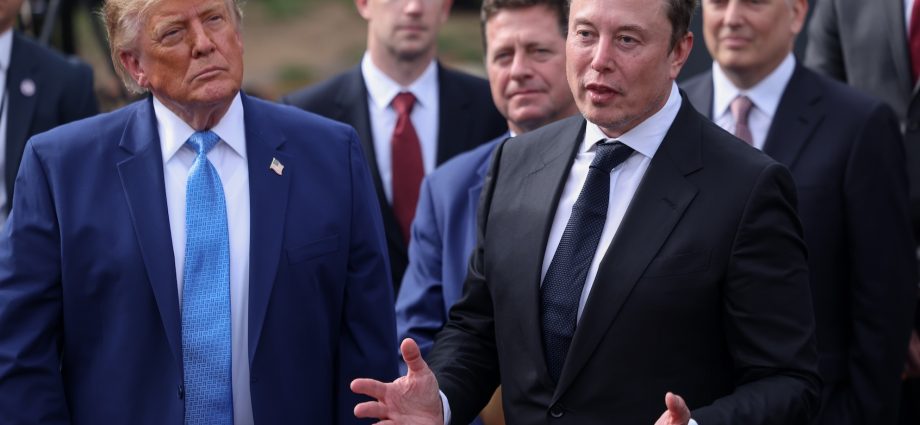 tech-leaders-embrace-the-traitor’s-“super-intelligence”-as-he-calls-critics-“the-enemy”