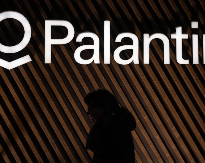 usa-today-execs-say-their-reporters-are-spreading-‘untruths’-about-partnership-with-surveillance-giant-palantir