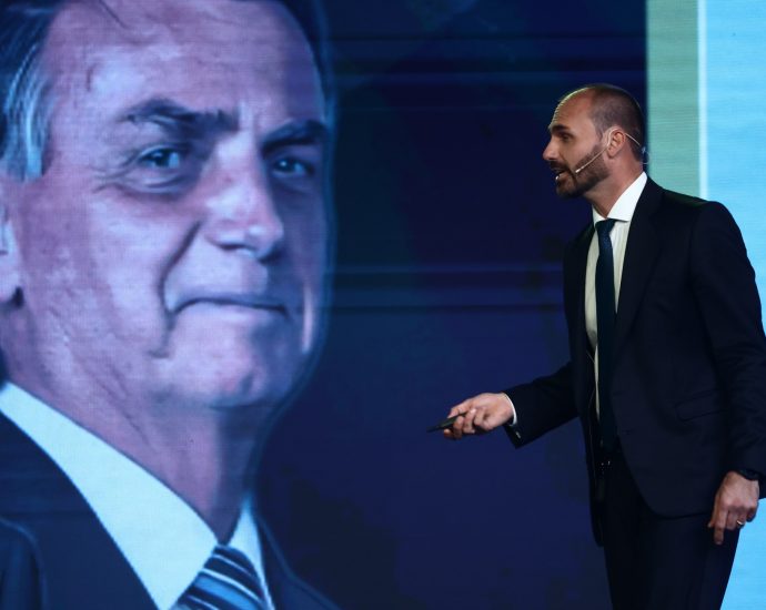 brazilian-supreme-court-judge-issues-arrest-warrant-for-eduardo-bolsonaro
