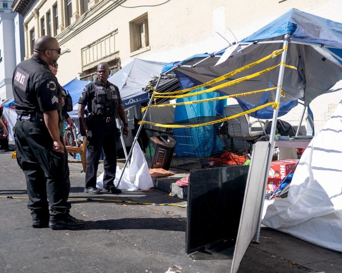 feds-bust-drug-dealers-they-say-were-disguised-as-social-workers-and-homeless-in-la