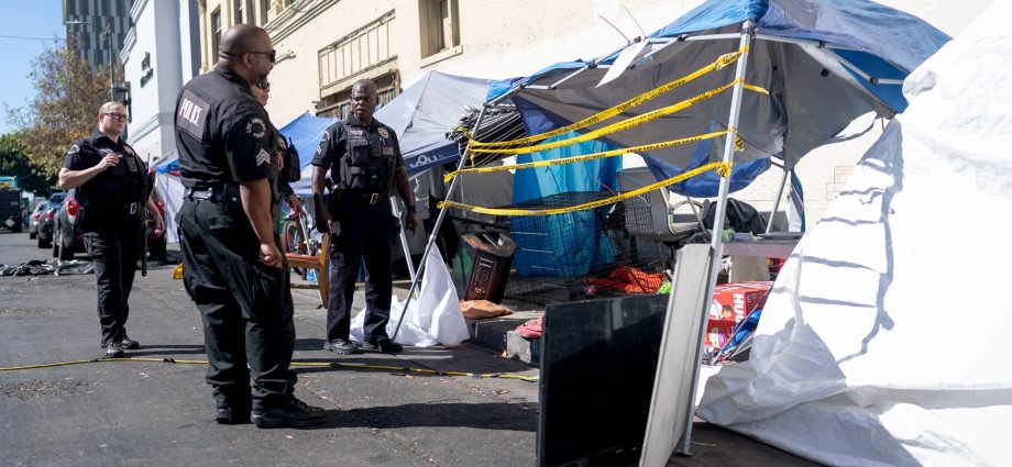 feds-bust-drug-dealers-they-say-were-disguised-as-social-workers-and-homeless-in-la