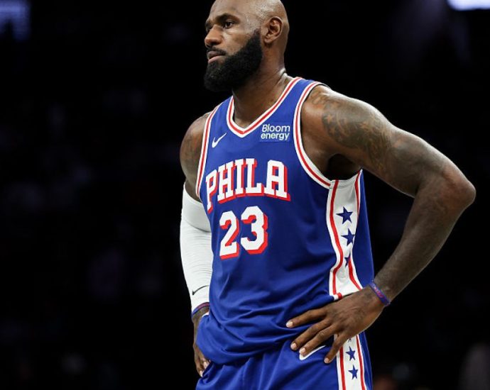 lebron-james-stars-in-nba-preseason-debut-but-nets-defeat-76ers