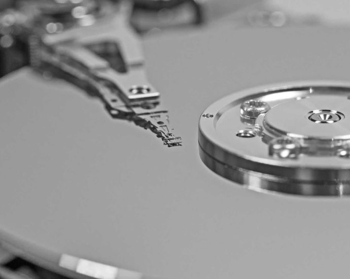 bidding-war-over-key-component-could-eliminate-third-hard-disk-maker