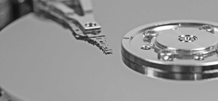 bidding-war-over-key-component-could-eliminate-third-hard-disk-maker