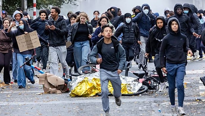 police-clash-with-protesters-in-brussels-as-thousands-march-against-spending-cuts